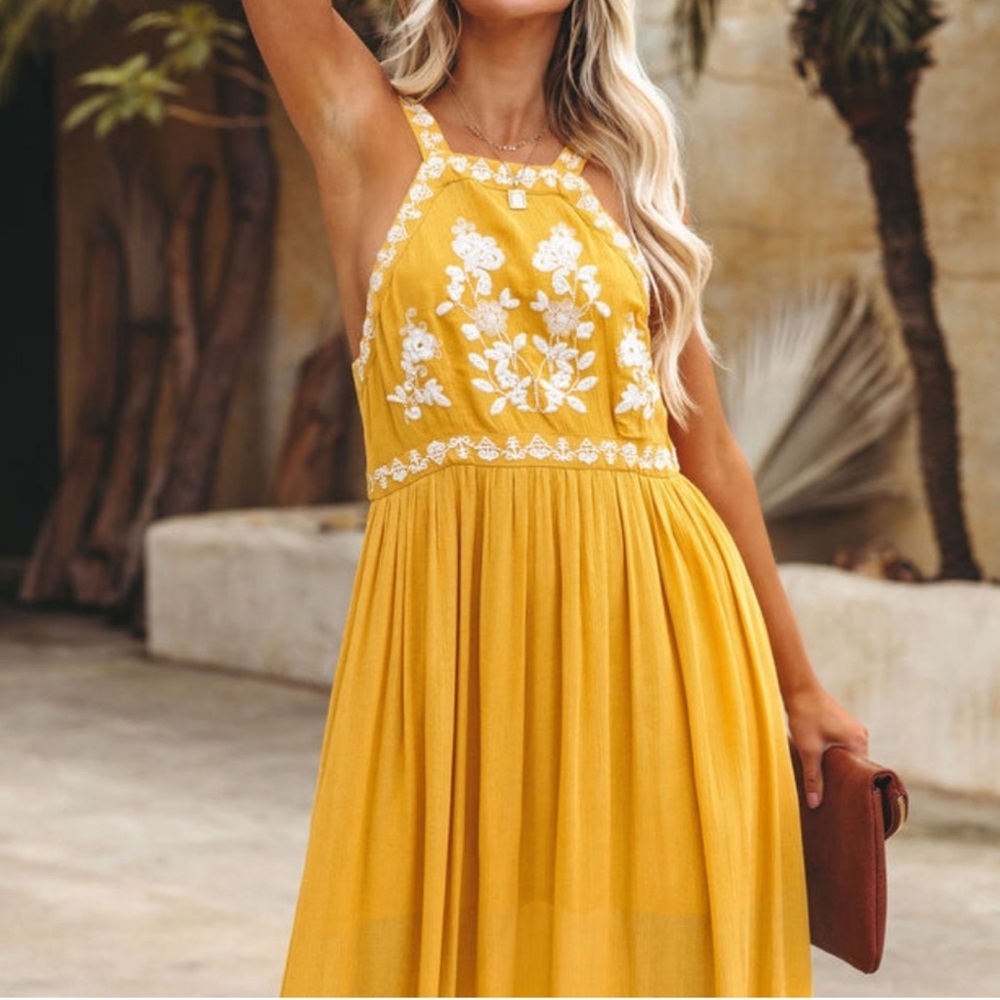 Yellow Halter Neck Sleeveless Sundress - Picture 3 of 5